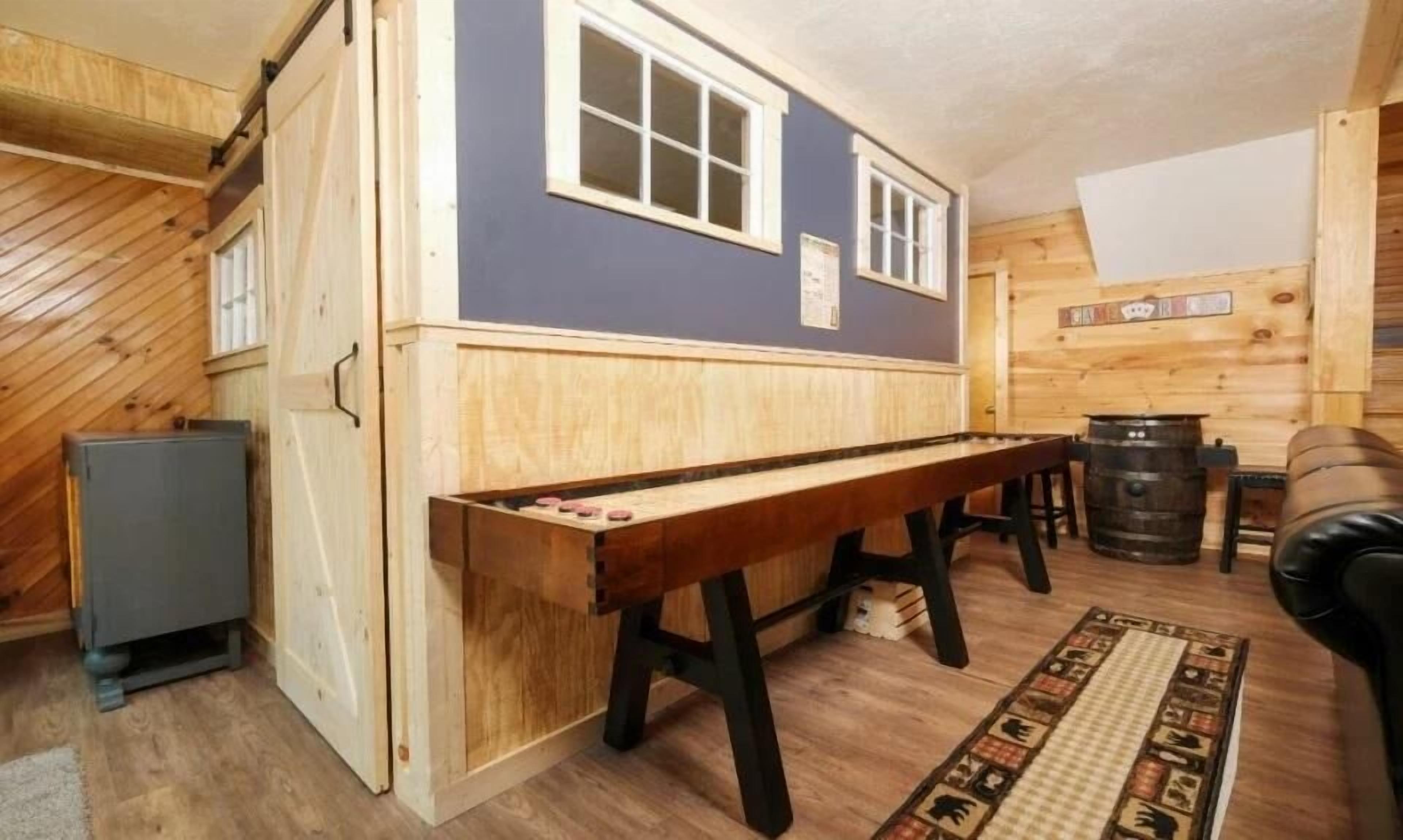 Hus - 1 kingsize-säng med bäddsoffa (Black Bear Getaway) | Spelrum