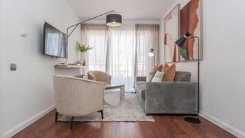 Apartment, Balcony, City View | Living area