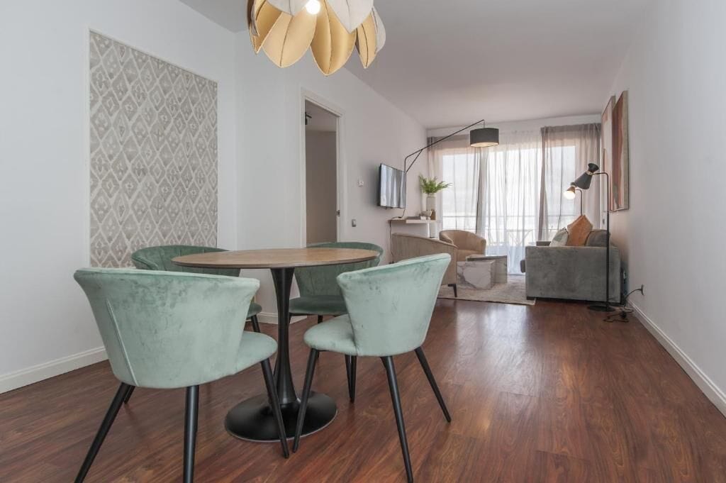 Apartamento, balcón, vistas a la ciudad | Comedor