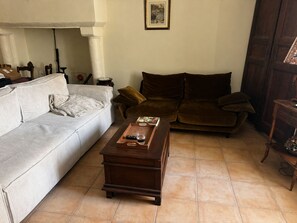 Living area - Vrbo Property (Brantôme en Périgord)