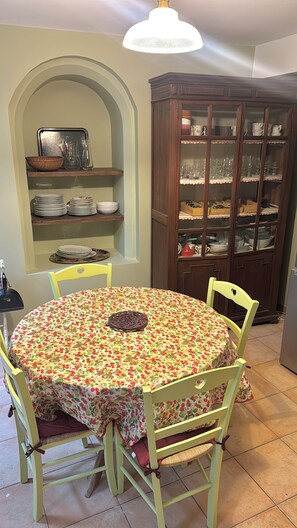 Dining - Vrbo Property (Brantôme en Périgord)
