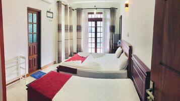 Kamar Double Deluks, balkon, pemandangan gunung | Ruang kerja ramah laptop