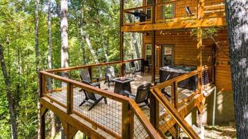 Casa, varias camas (Treetop Tranquility) | Bañera de hidromasaje al aire libre