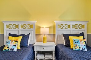 Iron/ironing board, WiFi, bed sheets - 4-bedroom townhome in adorable Kissimmee with cool AC (Kissimmee)