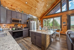 House, Multiple Beds (Picadilly Perch) | Private kitchen - Picadilly Perch (Gatlinburg)