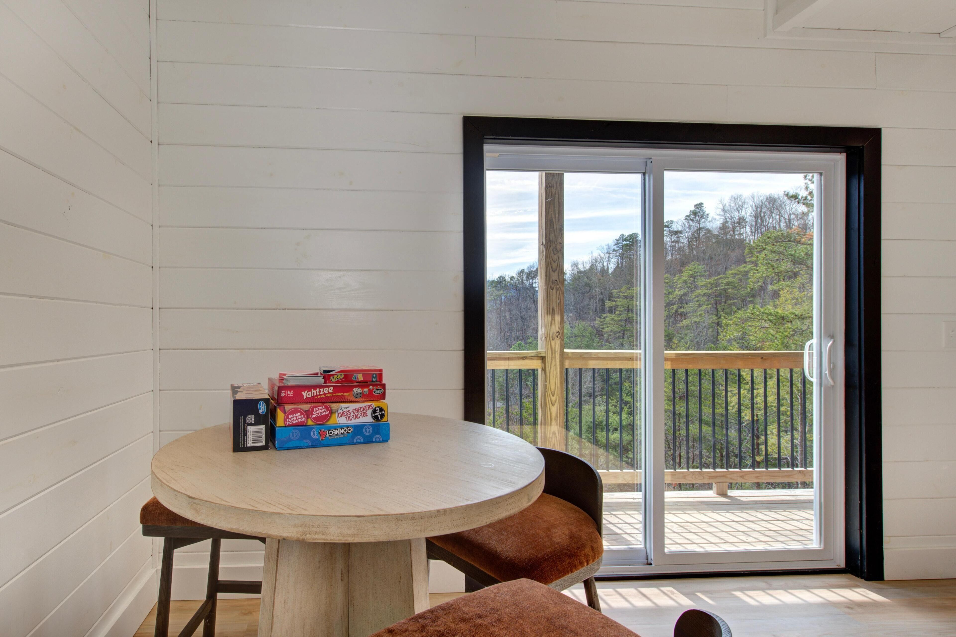 House, Multiple Beds (Nobby Duck Hollow) | Dining