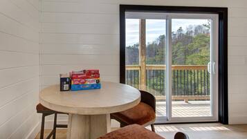 House, Multiple Beds (Nobby Duck Hollow) | Dining