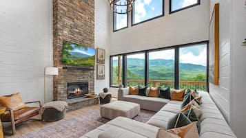 House, Multiple Beds (Nobby Duck Hollow) | Living area