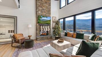 House, Multiple Beds (Nobby Duck Hollow) | Living area