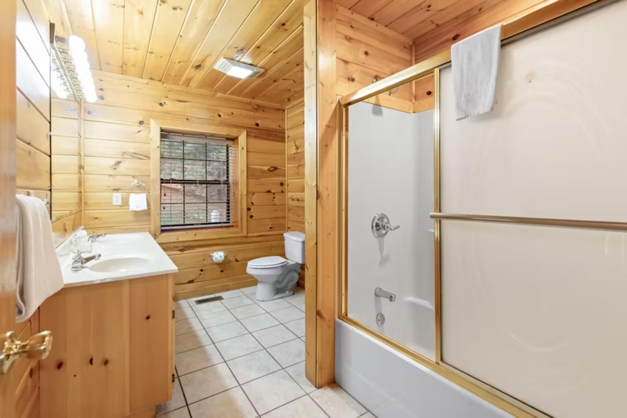 House, Multiple Beds (Grand View Lodge) | Bathroom