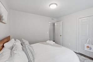 2 chambres, fer et planche à repasser, Wi-Fi, draps fournis