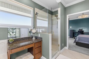 Iron/ironing board, free WiFi, bed sheets - 🌊🏖️ Intracoastal Luxe Retreat | Waterfront | Pool, Dock + Private Gym (Edgewater)