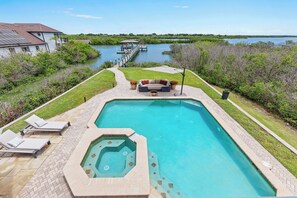 A heated pool - 🌊🏖️ Intracoastal Luxe Retreat | Waterfront | Pool, Dock + Private Gym (Edgewater)