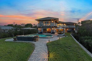 Exterior - 🌊🏖️ Intracoastal Luxe Retreat | Waterfront | Pool, Dock + Private Gym (Edgewater)