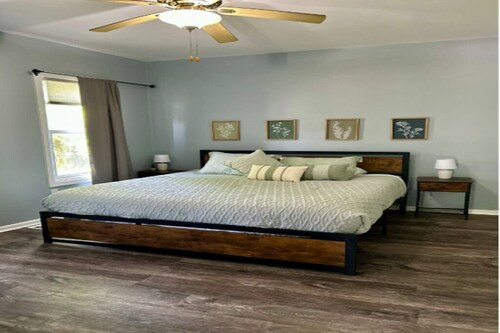 Walk to Beach & Downtown -- Summer Getaway