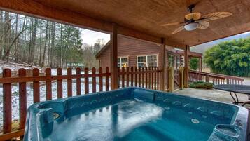 House, 2 Queen Beds (Bamboo Hideaway) | Outdoor spa tub