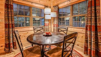 House, 2 Queen Beds (Bamboo Hideaway) | Dining