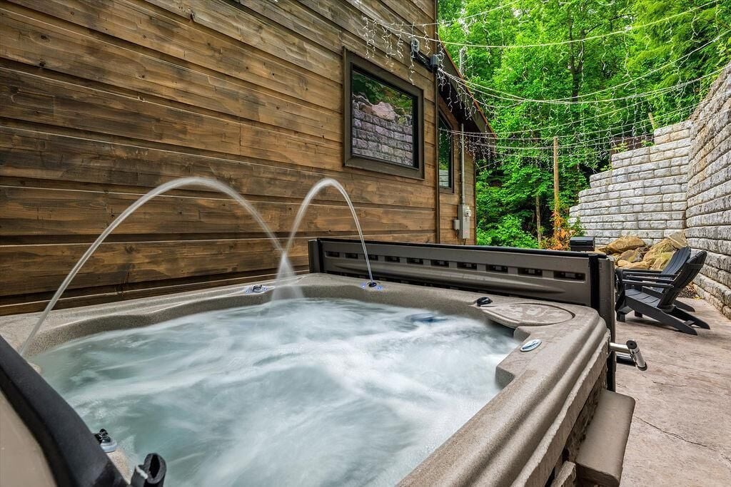 Outdoor spa tub
