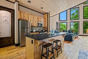 House, Multiple Beds (Waterfalls and Wildflowers) | Private kitchen - Waterfalls and Wildflowers (Gatlinburg)