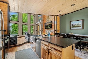 House, Multiple Beds (Waterfalls and Wildflowers) | Private kitchen - Waterfalls and Wildflowers (Gatlinburg)