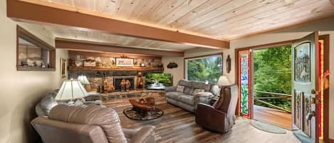 House, Multiple Beds (Bear Crossing) | Living area