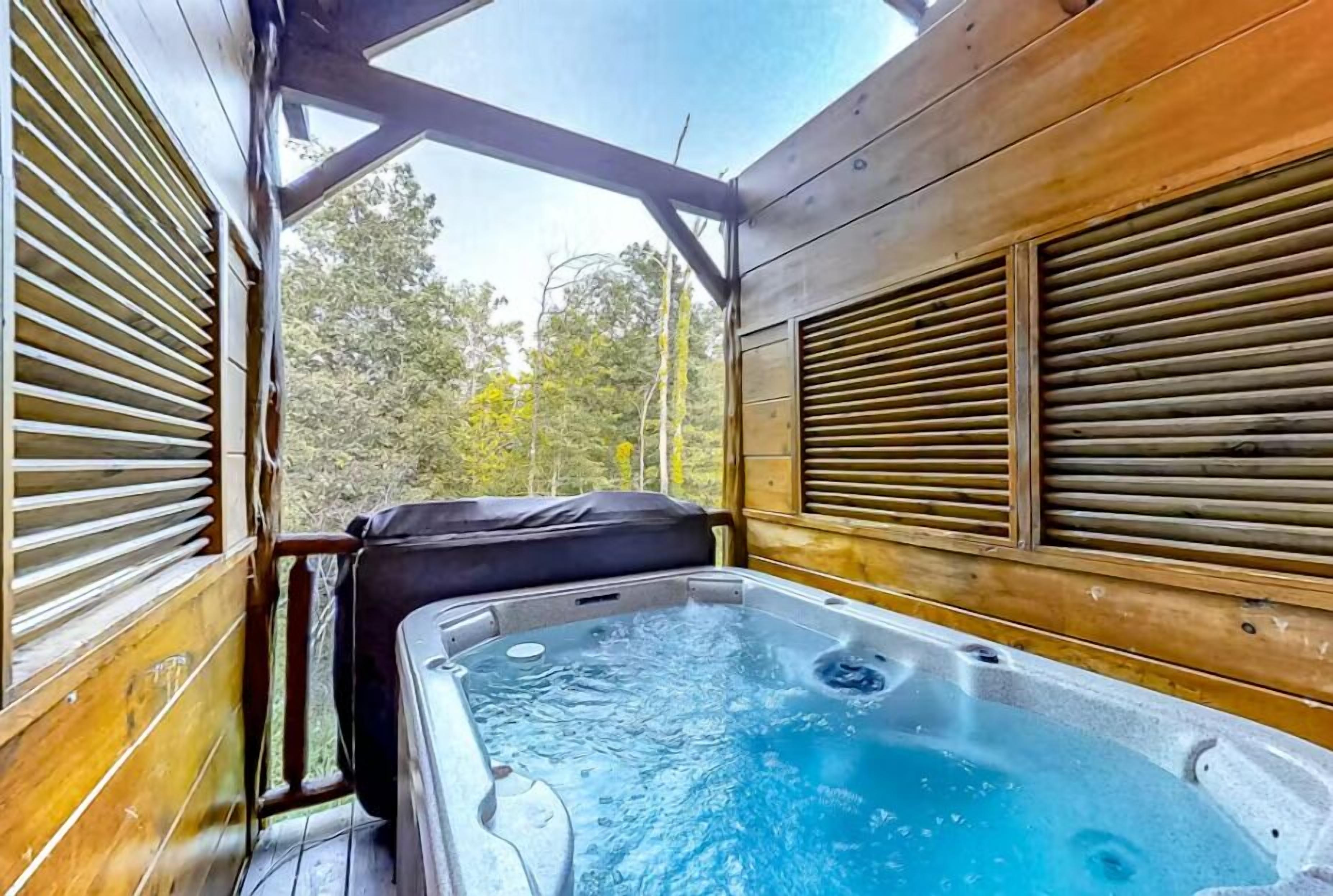 House, Multiple Beds (Bear Tracks) | Outdoor spa tub