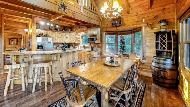 Dining - Bear Tracks (Sevierville)