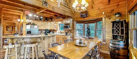 House, Multiple Beds (Bear Tracks) | Dining