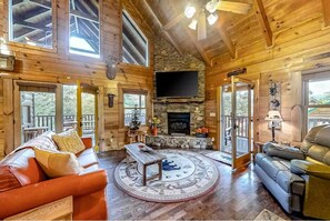 Living area - Bear Tracks (Sevierville)