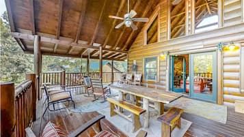 House, Multiple Beds (Bear Tracks) | Outdoor dining