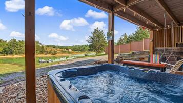 House, Multiple Beds (Mountain Grace Lake Retreat) | Outdoor spa tub