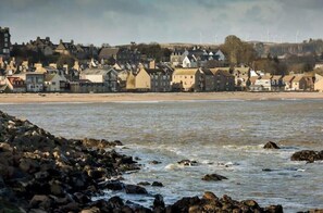 Beach - Beachfront Haven | Sea View Apartment with Balcony & Parking in Stonehaven (Stonehaven)