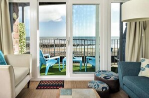 Living area - Beachfront Haven | Sea View Apartment with Balcony & Parking in Stonehaven (Stonehaven)