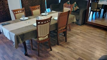 Chambre Double | Restauration dans la chambre