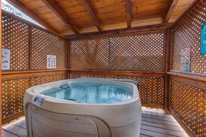 Hus - flera sängar (Bearcation) | Bubbelpool inomhus