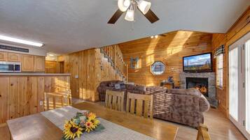 Maison, plusieurs lits (Lil Smoky Mountain Retreat) | Intérieur