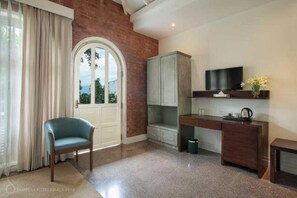 Deluxe Double Room, Balcony, Garden View | Living area - Kuwera - Kandy (Kandy)