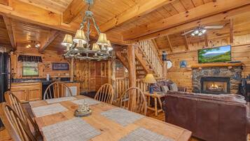 House, Multiple Beds (Gods Grace) | Dining