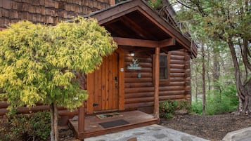 House, Multiple Beds (Gods Grace) | Exterior detail