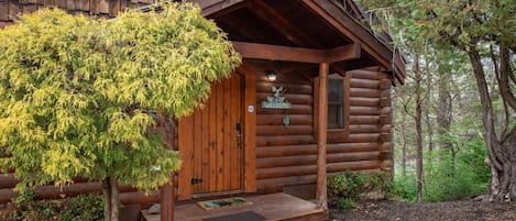 House, Multiple Beds (Gods Grace) | Exterior detail