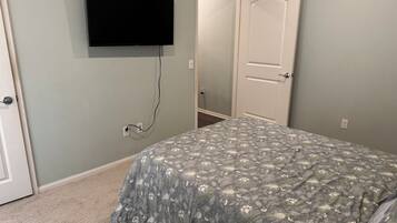 1 bedroom, WiFi (free), bed sheets