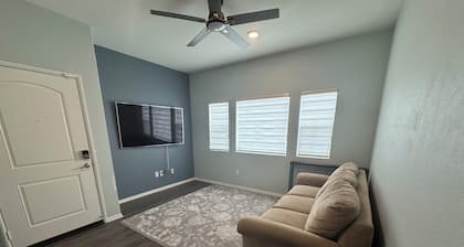 Cozy 1-bdrm in-law suite in lovely Menifee with AC/Heat, WiFi, Keurig, Laundry