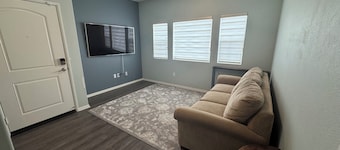 Cozy 1-bdrm in-law suite in lovely Menifee with AC/Heat, WiFi, Keurig, Laundry