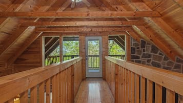 House, Multiple Beds (Hilltop Bearadise) | Interior