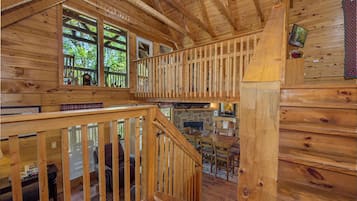 House, Multiple Beds (Hilltop Bearadise) | Interior