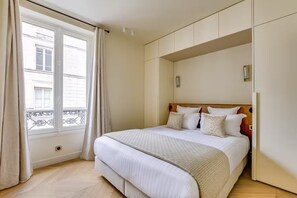 2 Schlafzimmer, Zimmersafe, Schreibtisch, Bügeleisen/Bügelbrett