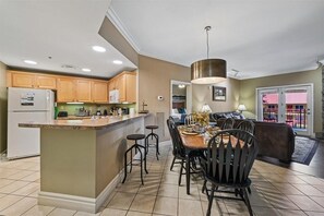 Apartment, Mehrere Betten (Baskins Creek 105) | Speisen