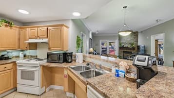 Condo, Multiple Beds (Baskins Creek 109) | Private kitchen