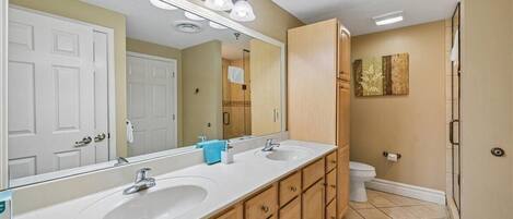 Condo, Multiple Beds (Baskins Creek 111) | Bathroom