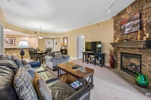 Apartment, Mehrere Betten (Baskins Creek 111) | Wohnbereich